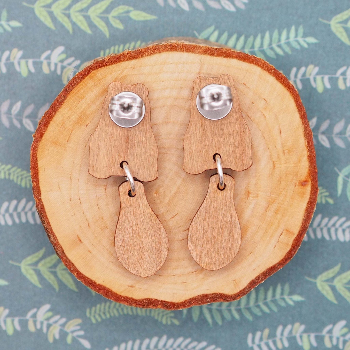 Quirky stud earrings of beavers