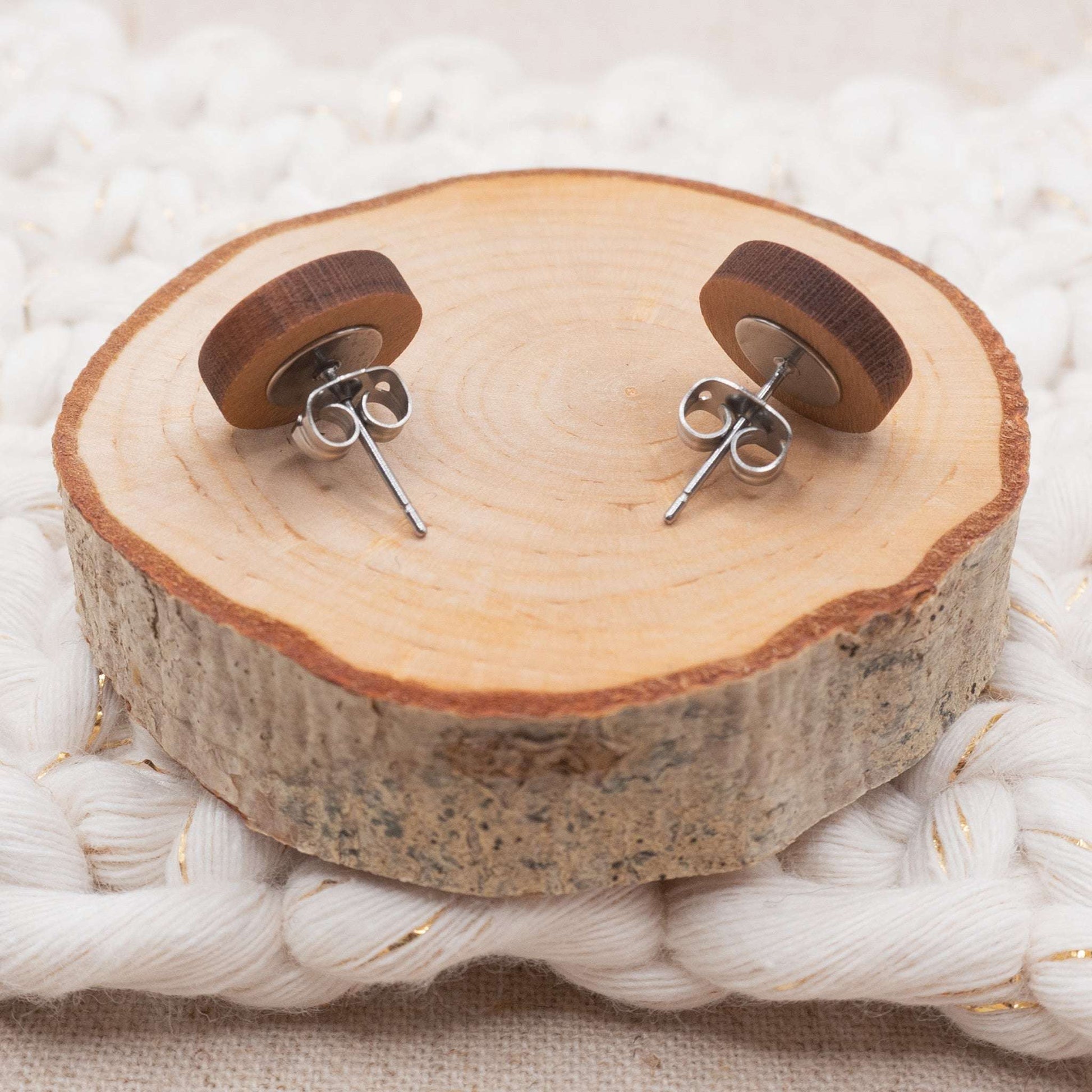 Treat yourself Knots of blue painted stud earrings